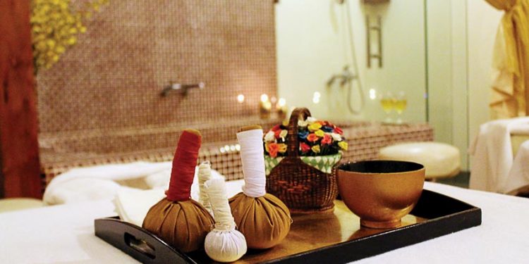 Massage truyền thống bằng tre