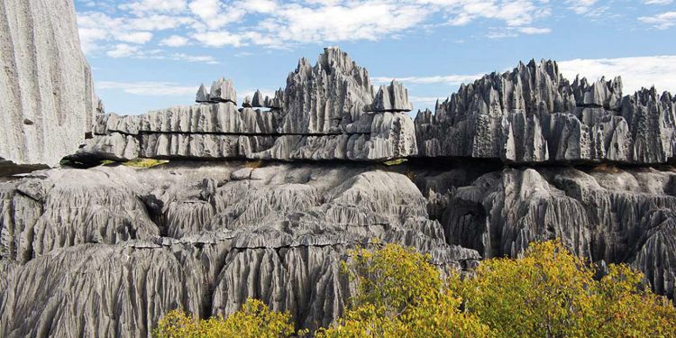 Chinh phục rừng đá Tsingy ở Madagascar
