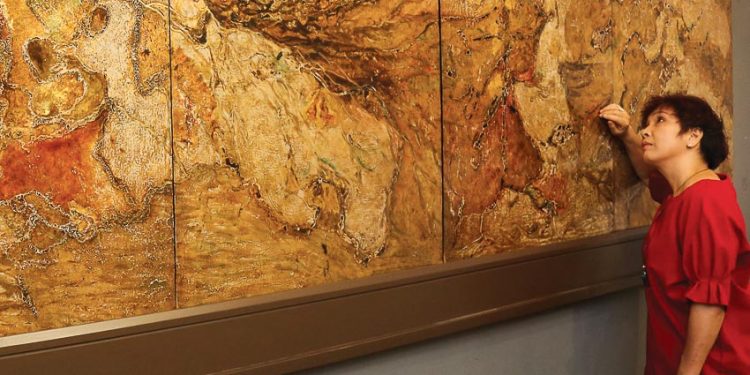 Hiền Nguyễn với bức Tình yêu cuộc sống