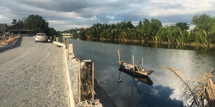 Dọc các con sông ở Đồng Nai, nhiều nhà vườn đang mọc lên phục vụ nhu cầu nghỉ dưỡng của người thành thị