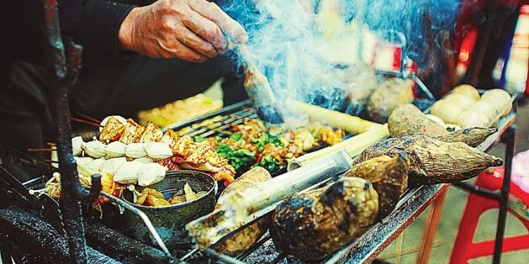 Món nướng bán ngoài trời ở Sa Pa
