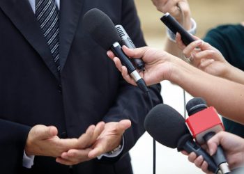 Trả lời trong… khủng hoảng truyền thông