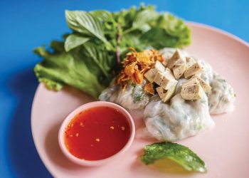 Người Thái thích ăn giò chả Việt