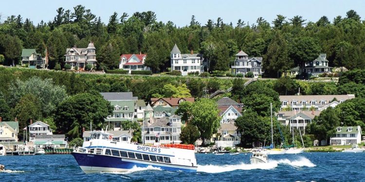 Sống chậm trên đảo Mackinac ở Mỹ - 4