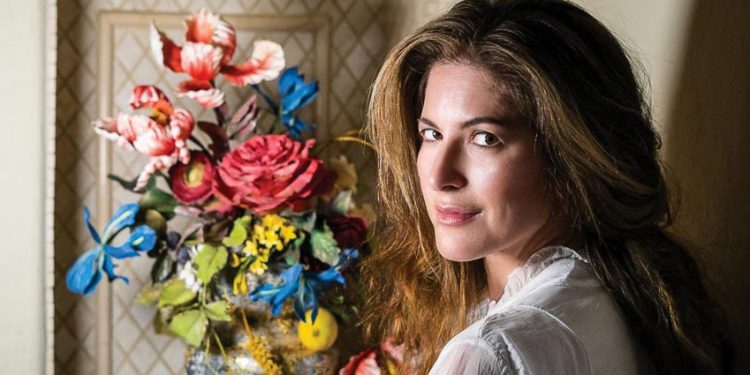 Trang trí những ổ bánh ngọt bằng những bông hoa - 6