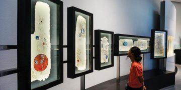 Bên trong nhà trưng bày tác phẩm