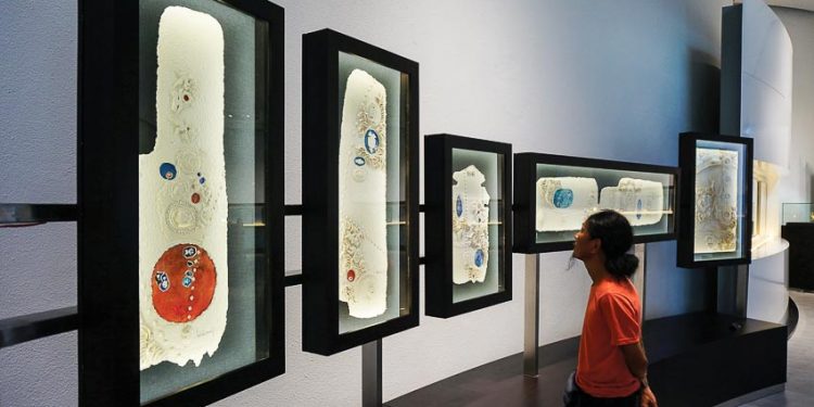 Bên trong nhà trưng bày tác phẩm