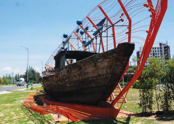Con thuyền - ngọc trai hướng ra con đường dài Đà Nẵng - Hội An