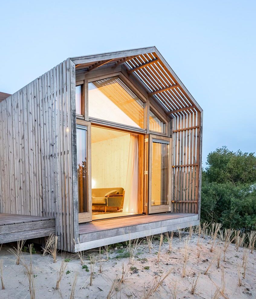 Ngôi nhà Duinhuis bằng gỗ trên cồn cát với thiết kế mở hòa vào thiên nhiên - 1