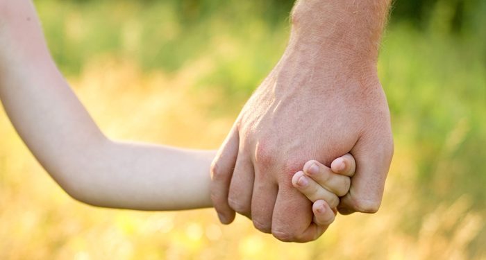 Trẻ uống nước trà! - 1