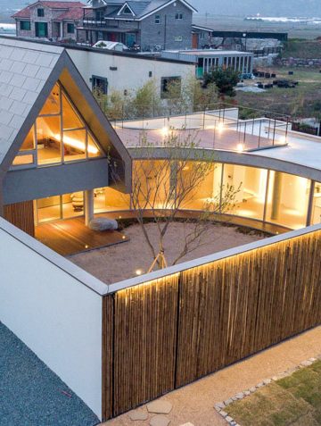 Ngôi nhà của cặp vợ chồng muốn nhìn thấy nhau ở mọi nơi trong nhà