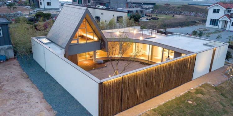 Ngôi nhà của cặp vợ chồng muốn nhìn thấy nhau ở mọi nơi trong nhà