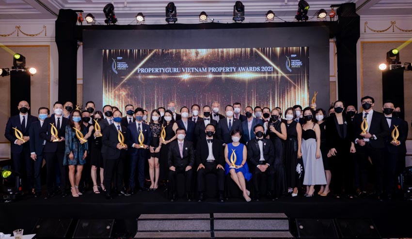 Ngày 31/3, Giải thưởng Bất động sản Việt Nam PropertyGuru (PropertyGuru Vietnam Property Awards) lần thứ 8 đã chính thức khởi động. Trong bối cảnh niềm tin của người tiêu dùng đang trỗi dậy mạnh mẽ, Giải thưởng Bất động sản (BĐS) Việt Nam PropertyGuru 2022 bắt đầu nhận đề cử cho các dự án, thành tựu và sáng kiến mới nhất của các nhà phát triển ở Việt Nam. - 2