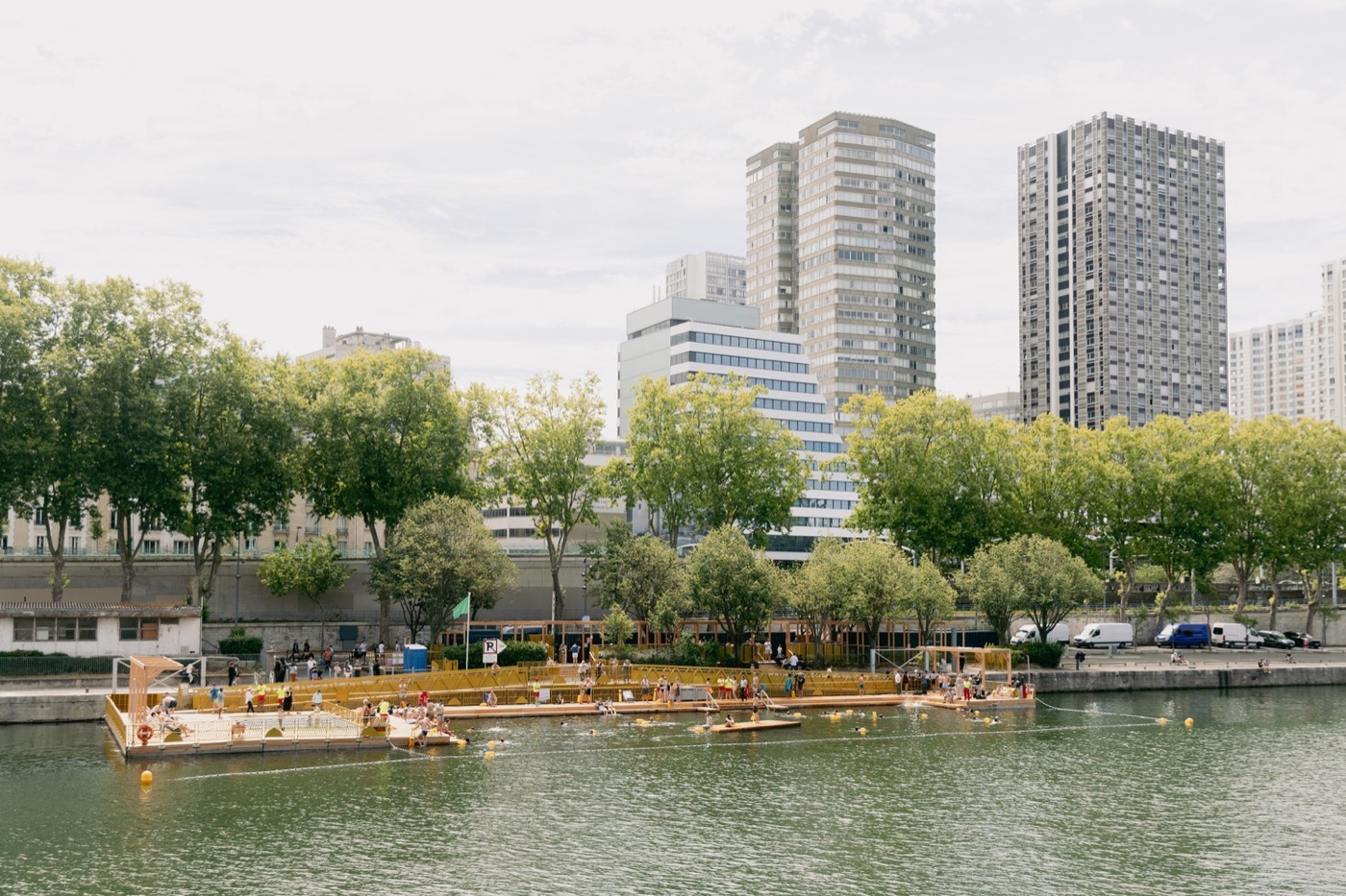Bãi tắm ngoài trời trên sông Seine, Paris