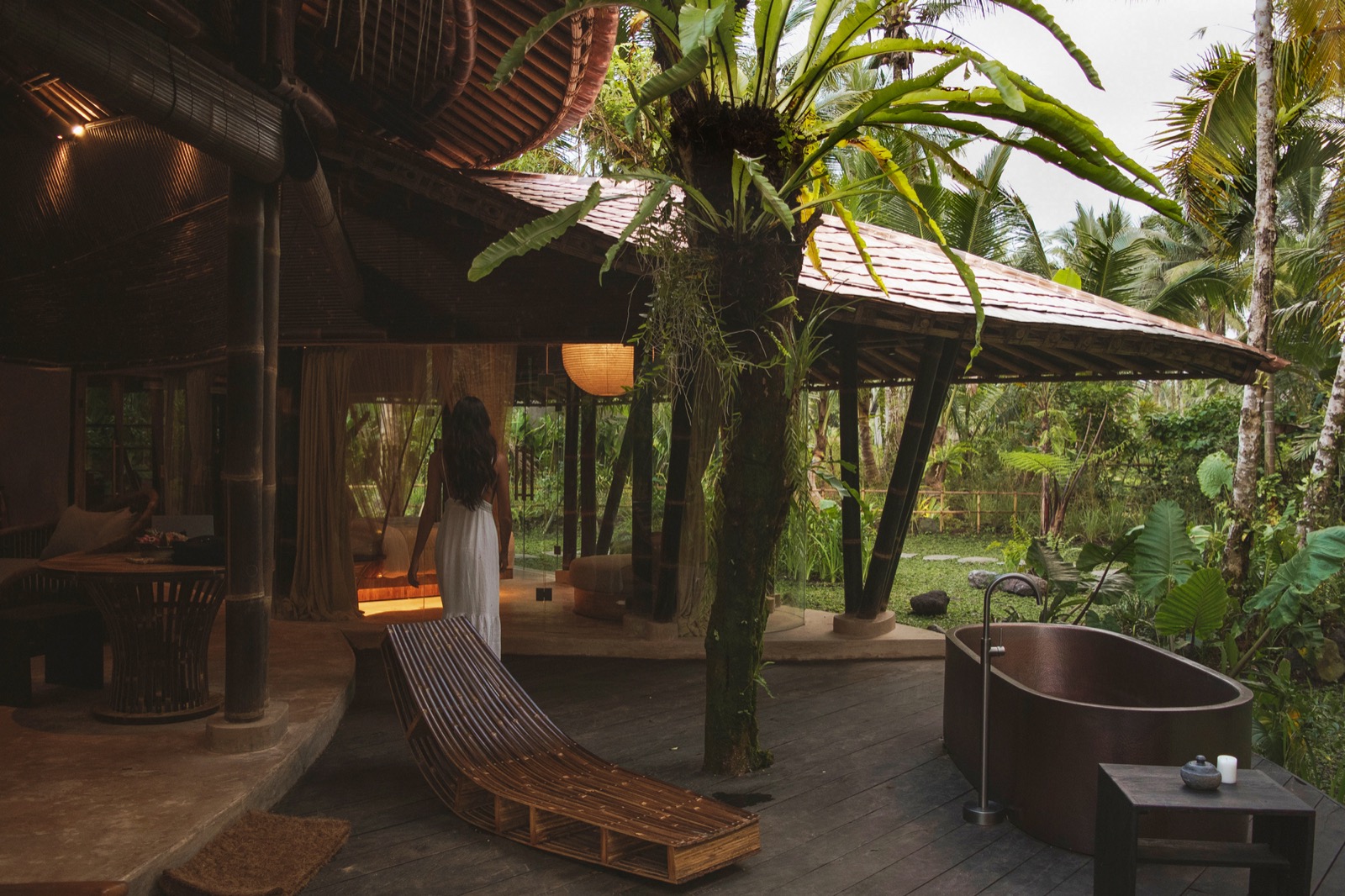 Nội thất tre đen Hideout Leaf Villa
