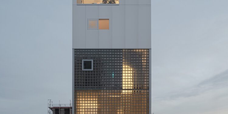 Light House Studioninedots - mặt đứng gạch kính, Amsterdam