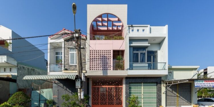 Tomi House Quy Nhơn - mặt tiền ban công