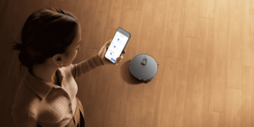 Robot lau nhà biết tự giặt con lăn và máy lọc khí làm sạch phòng 91m² trong 2 phút