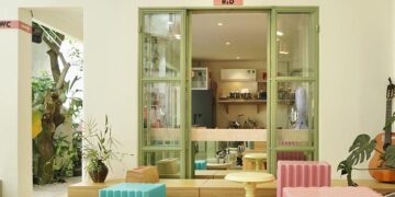 Căn bếp Hippo Kitchen với ánh sáng tự nhiên và thiết kế gọn gàng, tối giản - 1
