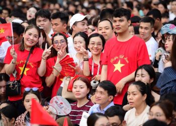 Khi bạn trẻ thể hiện lòng yêu nước