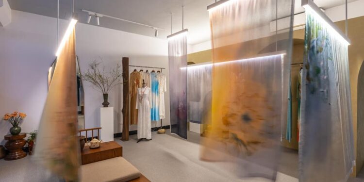 LAE Exhibition: Sự quyến rũ của áo dài qua lăng kính đương đại - 27