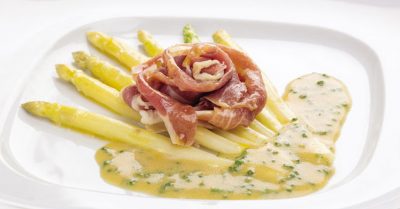 Thực đơn thượng hạng với măng tây trắng