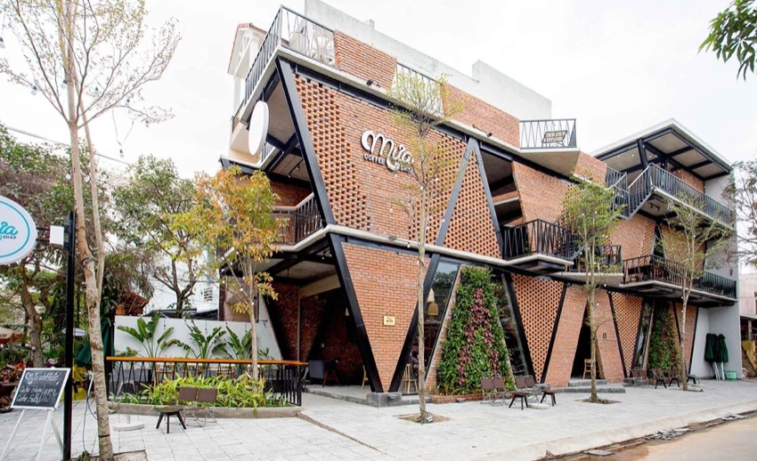 Mặt đứng MƯA Coffee Shop với hệ khung thép tam giác
