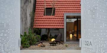 Nam Da House: ngôi nhà bị che mặt tiền tự mở một khoảng trời - 1