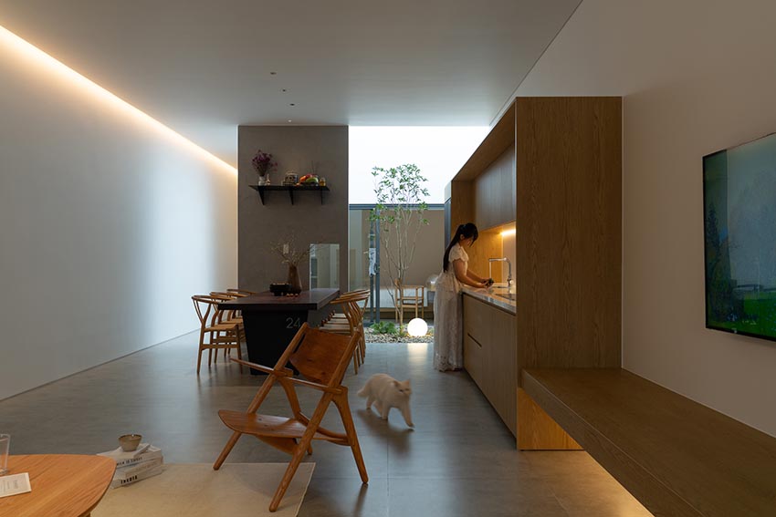 Nam Da House: ngôi nhà bị che mặt tiền tự mở một khoảng trời - 7