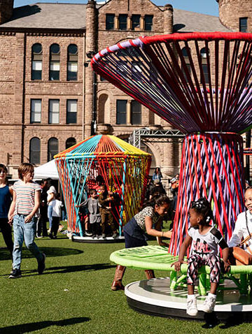 Nghệ thuật công cộng lưu động: Khi thành phố không còn là sân khấu cố định