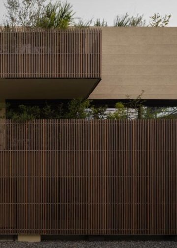 Ngôi nhà phố với các lớp lam gỗ cho ánh sáng tự nhiên lọt vào giữa khu đô thị đông đúc - 2