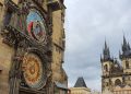 Đồng hồ thiên văn ở Praha và nghi thức chuyển giờ kỳ lạ