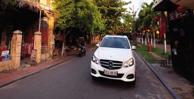 Mercedes-Benz Việt Nam trao lô xe E-Class mới cho Resort Victoria