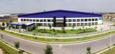 Sinh viên tham quan nhà máy NS Bluescope VN