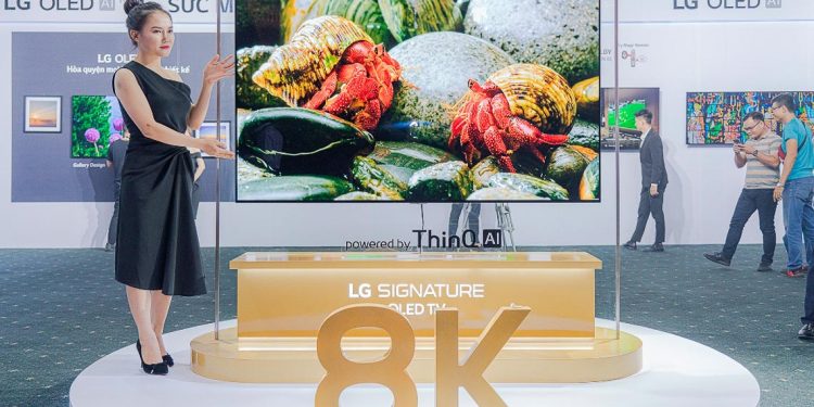 LG ra mắt thị trường Việt Nam dòng TV LG Signature OLED 8K đầu tiên và duy nhất trên thế giới