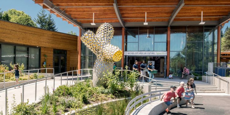 Ambigupt - tác phẩm nghệ thuật được tạo nên từ hàng trăm miếng nhôm hình cánh cung-4