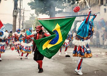 Bate-bola: Lễ hội hóa trang chú hề tràn đầy năng lượng nhất trái đất-2
