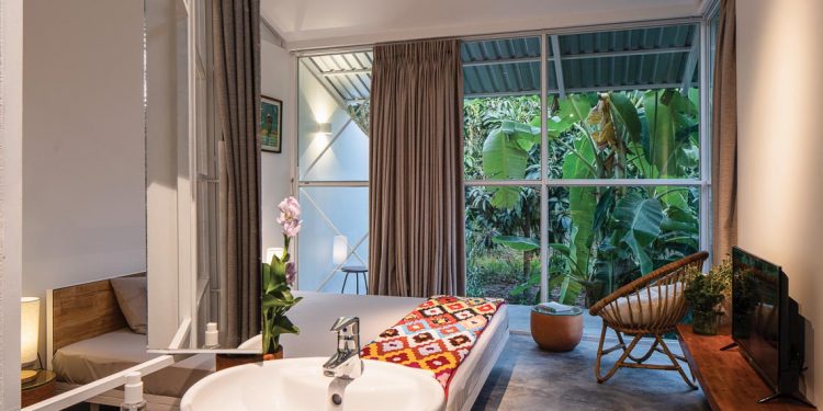 Bồng bềnh trong khoảng xanh -4