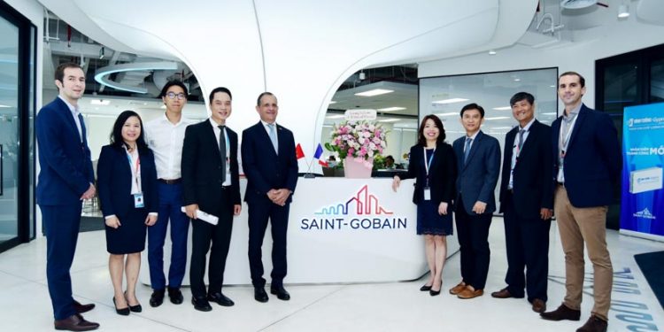 Tổng Lãnh sự Cộng hòa Pháp tại TP. Hồ Chí Minh thăm văn phòng Tập đoàn Saint-Gobain Việt Nam