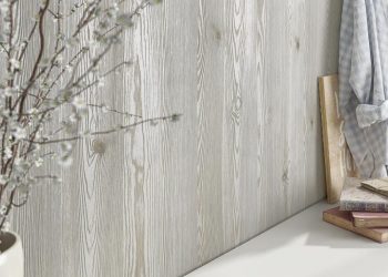 Dòng Feelwood của EGGER nhìn và sờ như gỗ thật nhưng hiệu quả hơn về chi phí. Các đường vân biểu trưng cho sự phát triển mang tính cách mạng trong lĩnh vực vật liệu gỗ