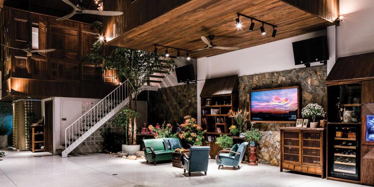 Nhà tiệc – nhà mình