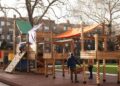 Cấu trúc playground mô-đun bằng gỗ Playrise với khung timber đục lỗ, dây leo và mái canvas nhiều màu - 8