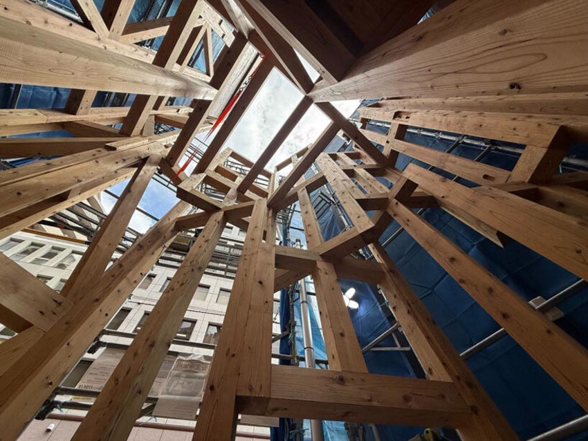 Công trình Prewood bằng gỗ tại Tokyo với mặt đứng cedar và thiết kế module lắp ghép trong không gian đô thị chật hẹp - 10