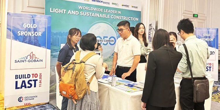 Chuyển đổi Xanh: Saint-Gobain và cam kết giảm 75% lượng CO2 trong sản xuất vật liệu