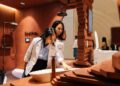 Khách tham quan trải nghiệm sản phẩm Rita Võ và Kohler