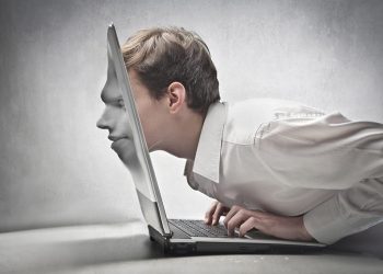 “Trốn” vào cái máy vi tính