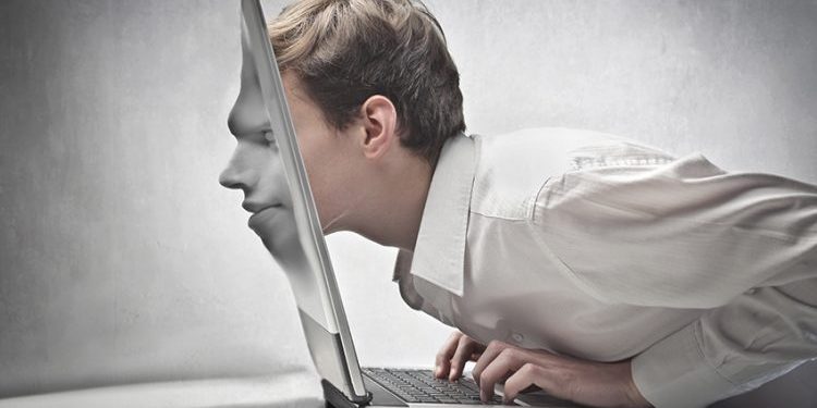 “Trốn” vào cái máy vi tính