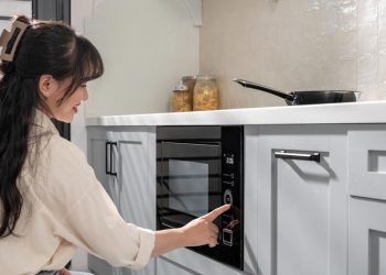 Sử dụng thiết bị bếp đúng cách để tiết kiệm điện trong mùa hè - 6