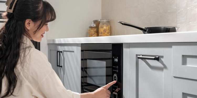 Sử dụng thiết bị bếp đúng cách để tiết kiệm điện trong mùa hè - 6