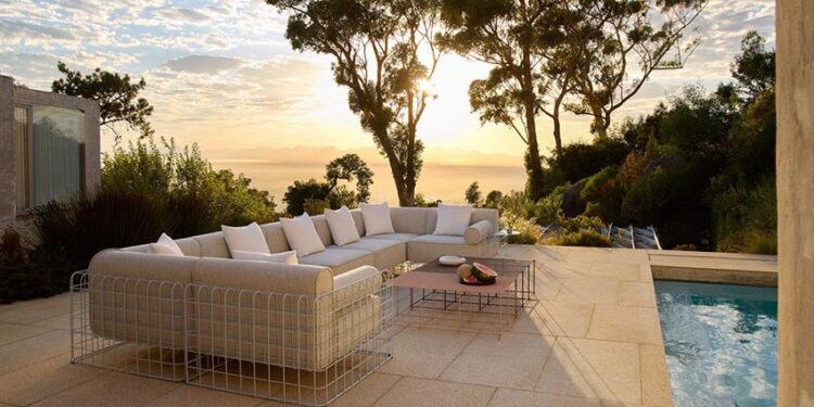 SuperRational sofa modular ngoài trời trong không gian sống mở hiện đại - 2